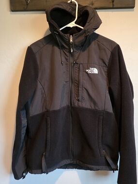 Women's M TNF Black Hooded Denali Fleece Full Zip Jacket with Chest Logo